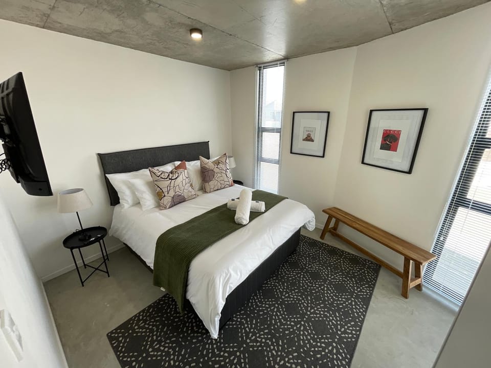 Bed, TV and multimedia, Photo of the whole room