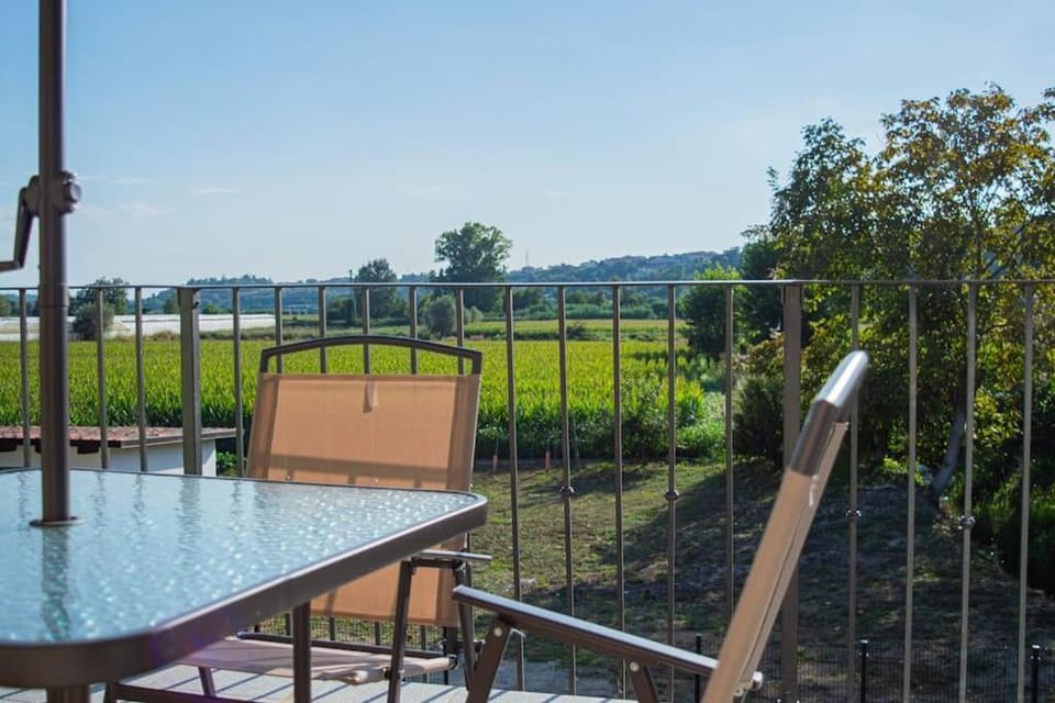 Spring, Day, Natural landscape, Garden, View (from property/room), Balcony/Terrace, Garden view, Lake view, River view