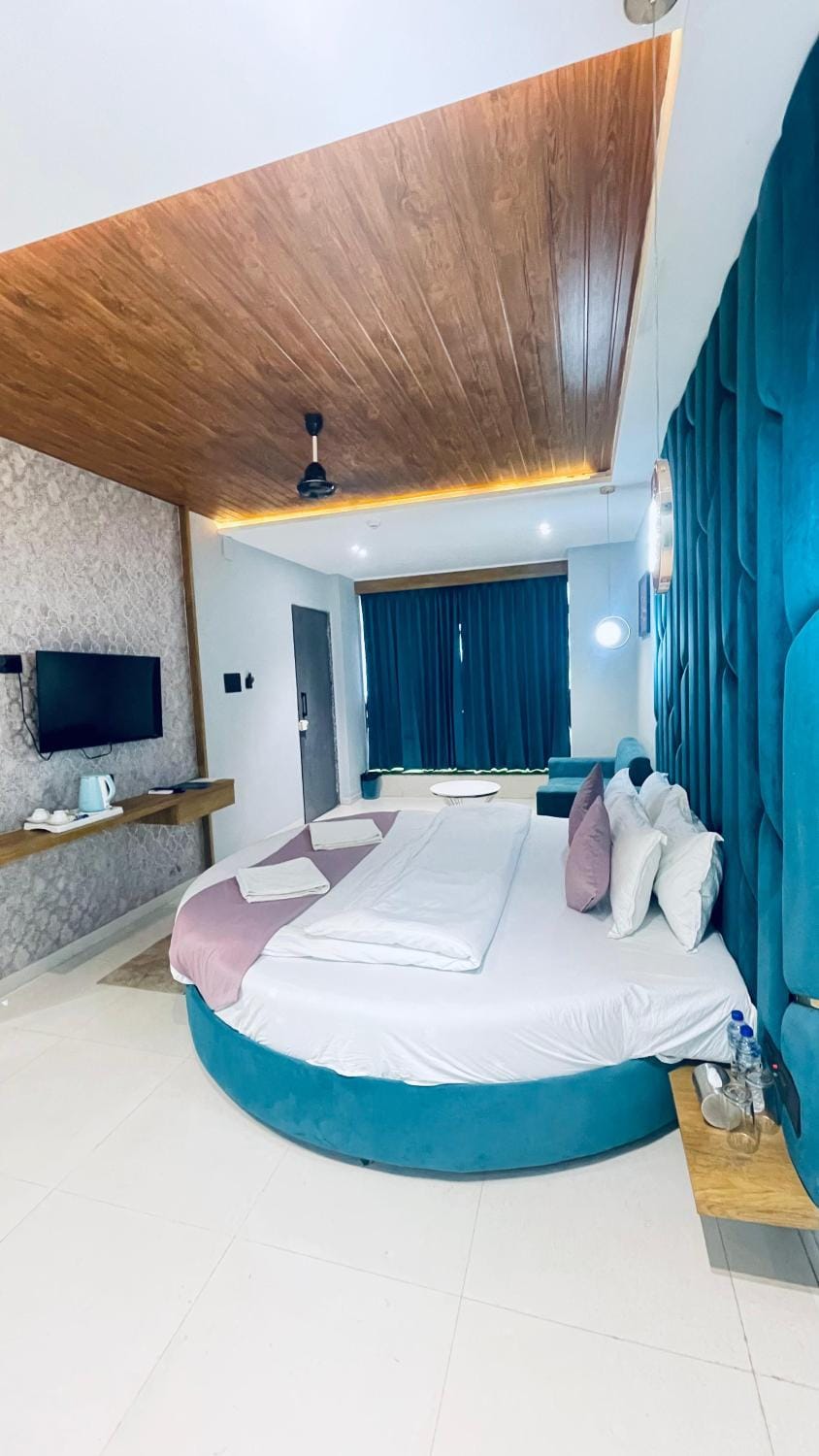 Bed, Photo of the whole room, Bedroom, wardrobe