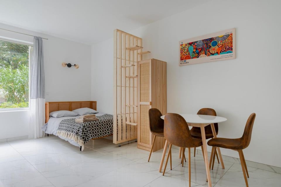 Modern apartment next Arc de Triomphe Apartment in Paris