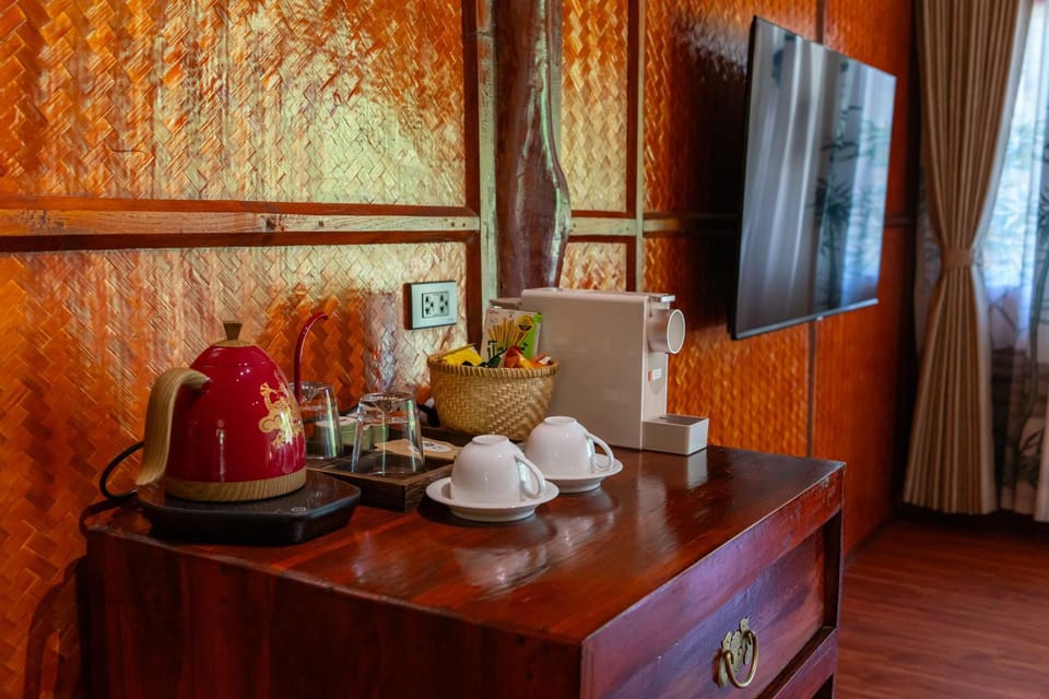 TV and multimedia, Coffee/tea facilities, Food and drinks, Food, Drinks, minibar