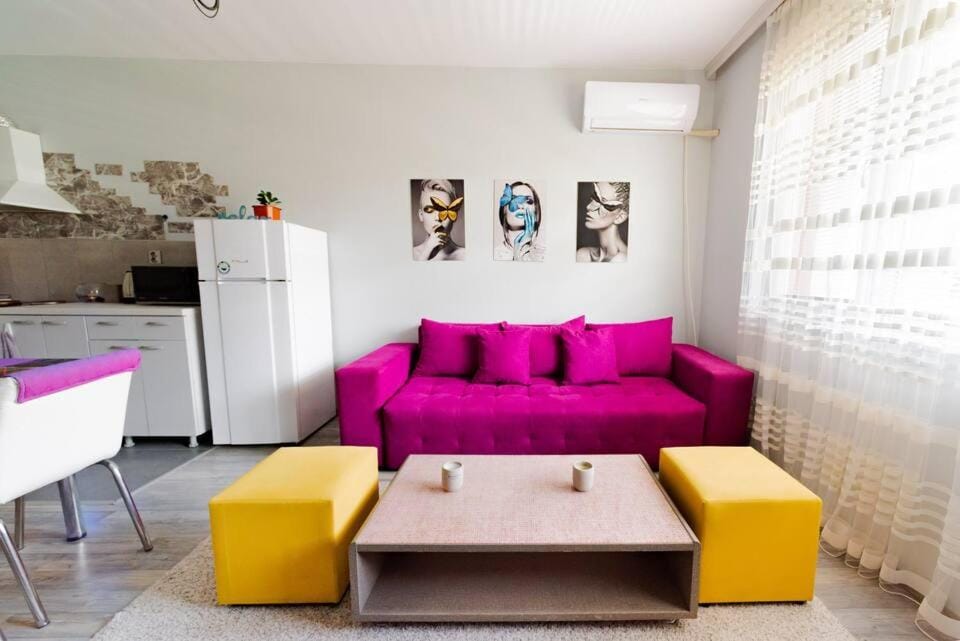 Kitchen or kitchenette, Living room, Seating area, oven