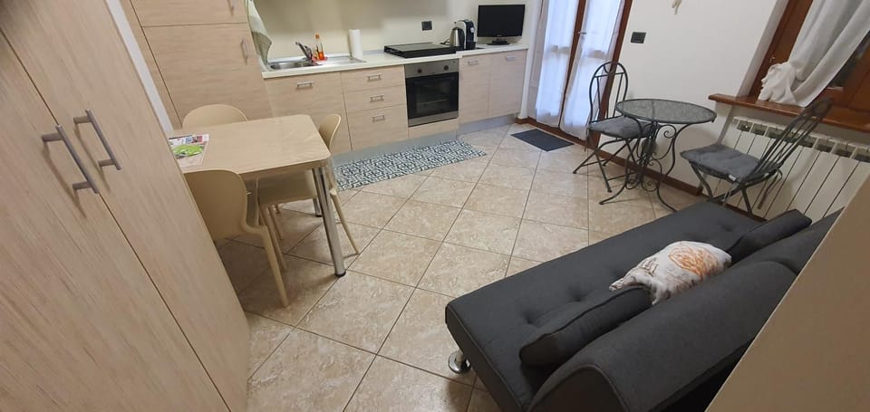 Kitchen or kitchenette, Living room, Seating area, Dining area, oven, stove