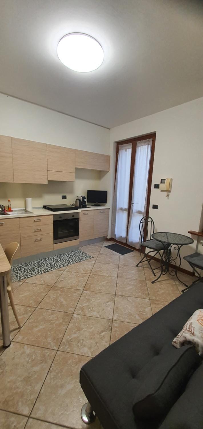 Kitchen or kitchenette, Seating area, Dining area, stove