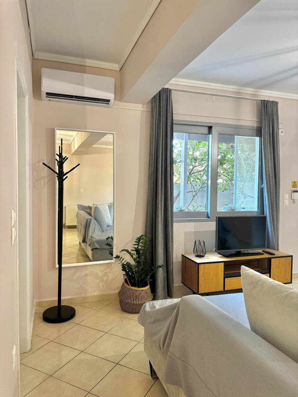 Living room, Seating area, air conditioner