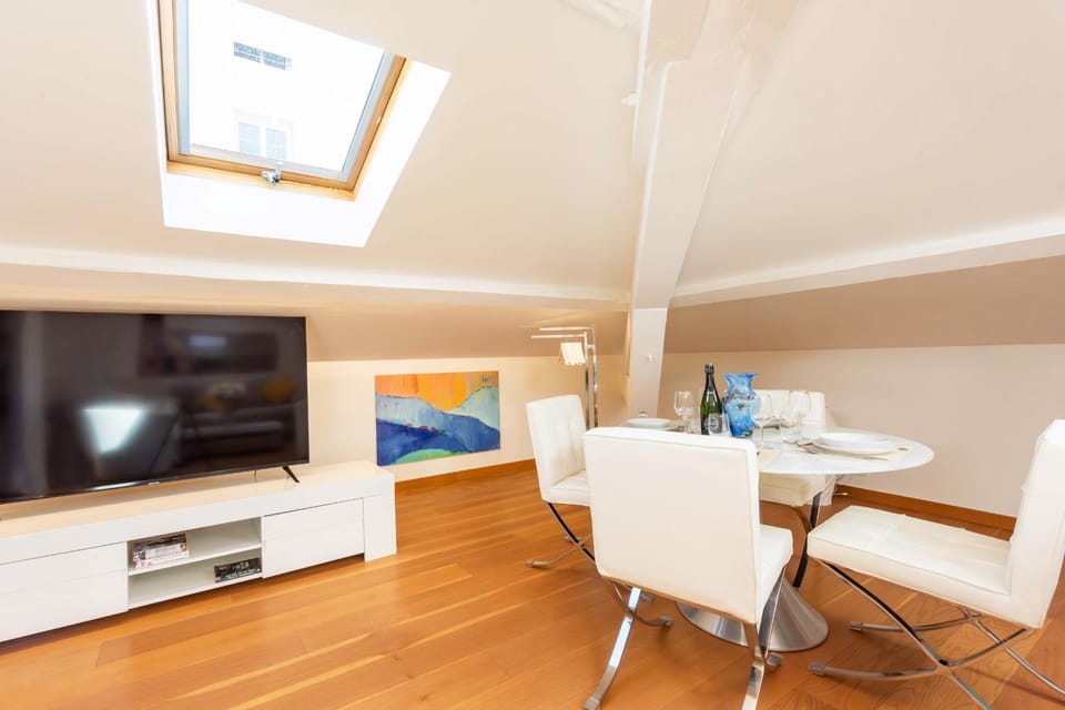 TV and multimedia, Dining area