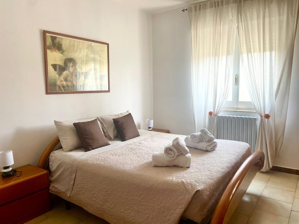 Bed, Photo of the whole room, Bedroom, internet, towels