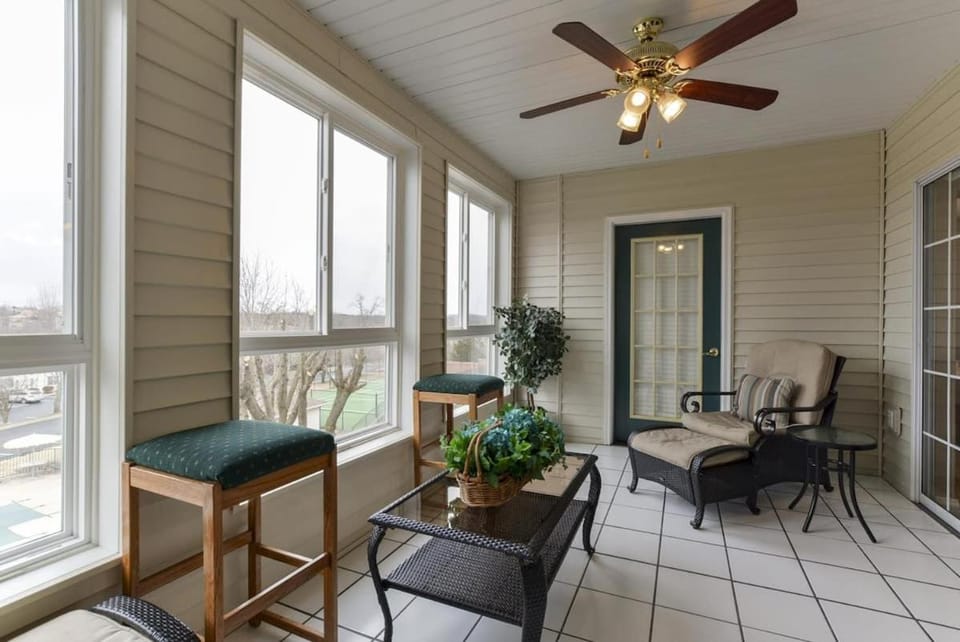 Country Getaway Condo -No Stairs Close to Strip House in Branson