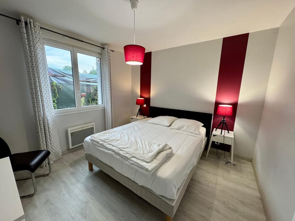 Bed, Photo of the whole room, Bedroom