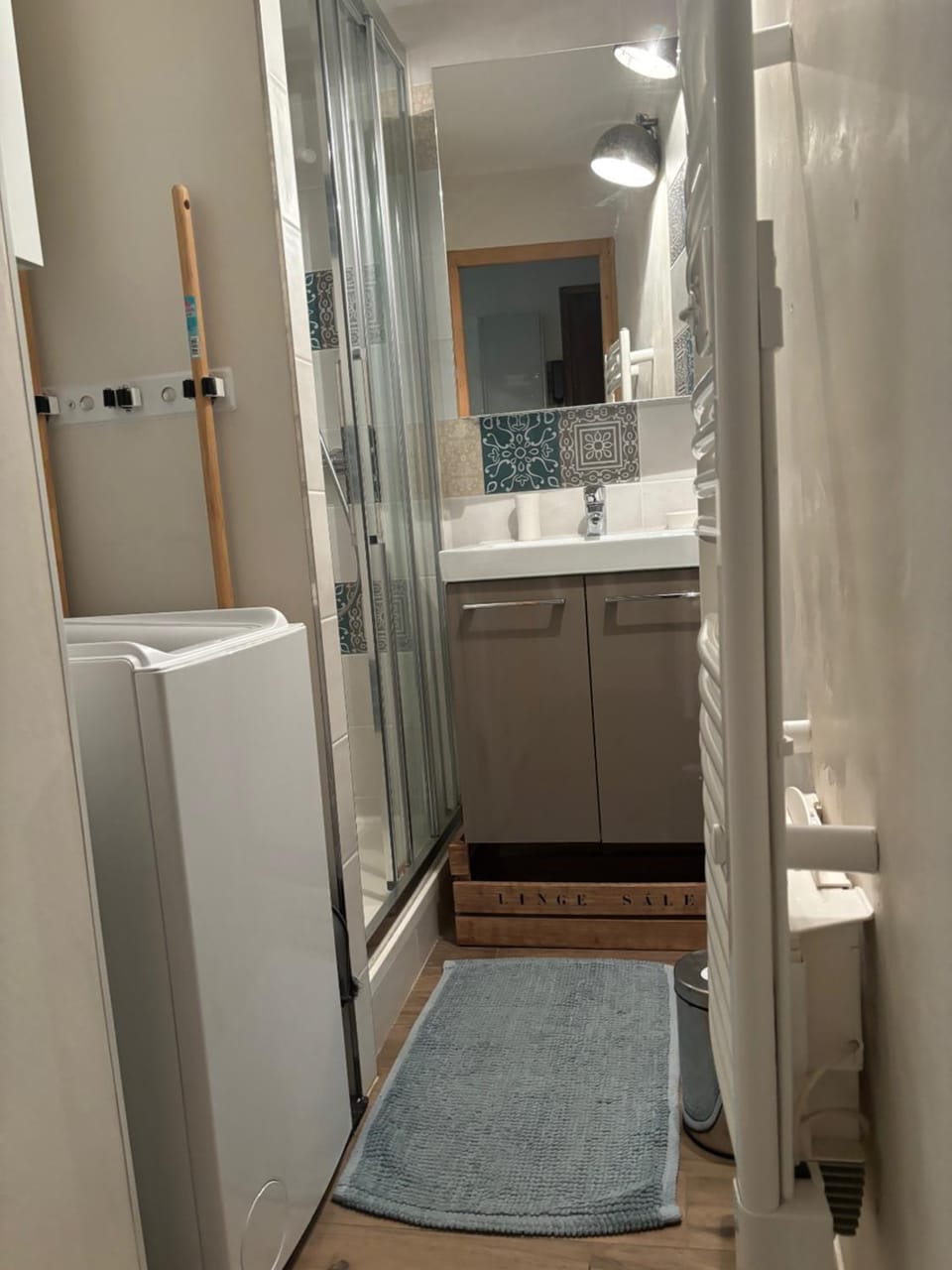 Shower, Bathroom, washing machine