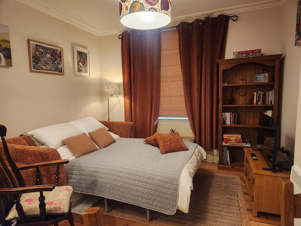 Bed, Living room