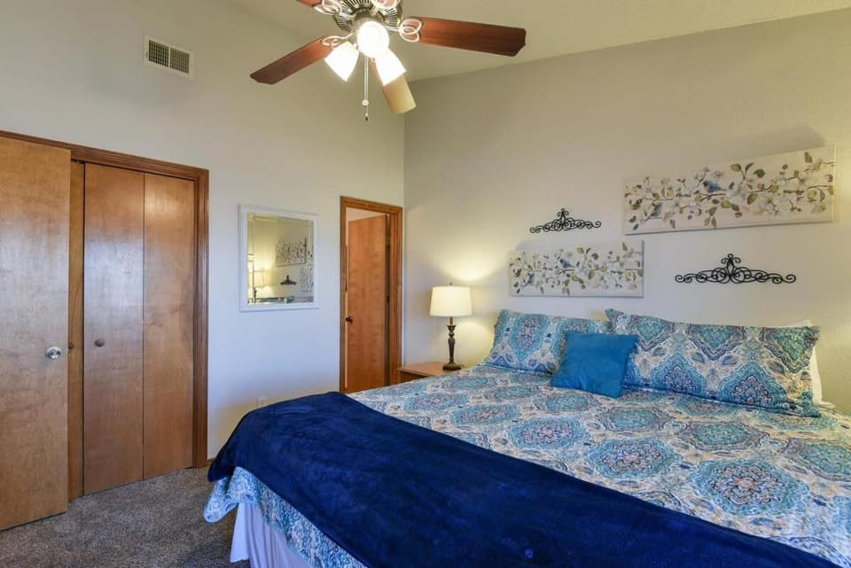 Divine 9 Condo -Fishing Lake & Hiking Trails House in Table Rock Lake
