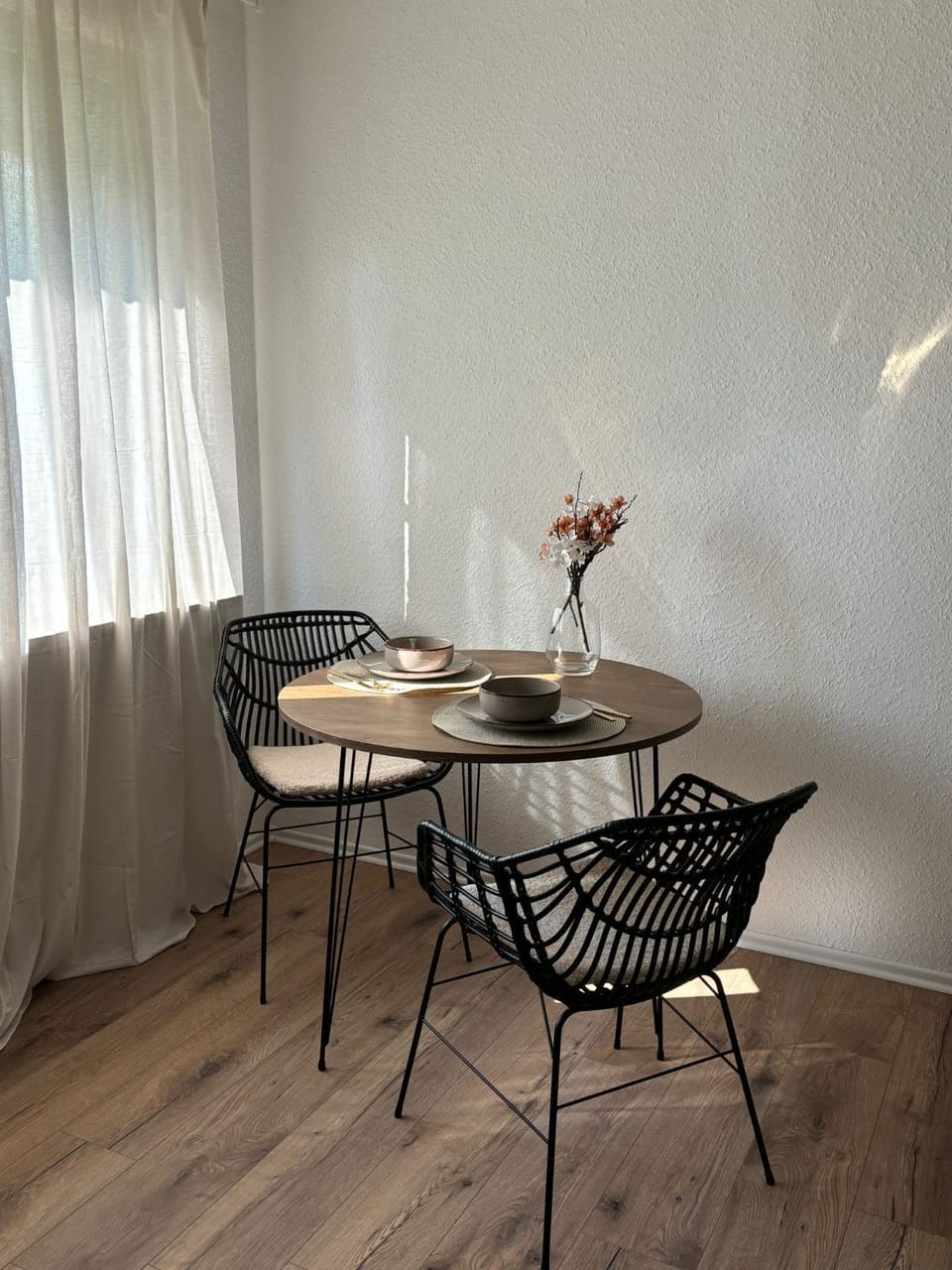 Seating area, Dining area