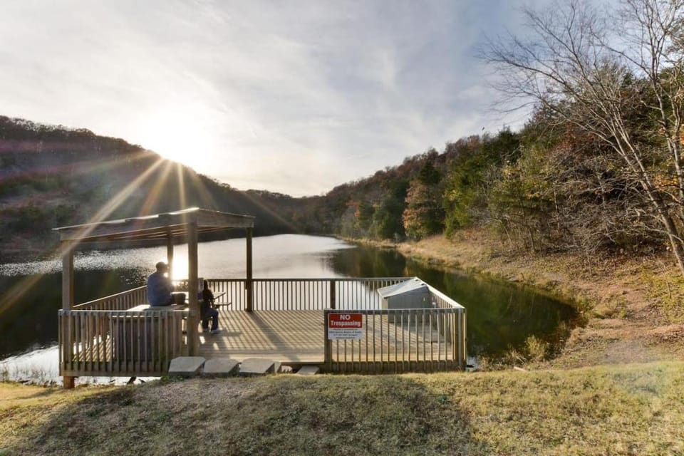 Mountain Getaway- Outdoor Pool Hiking Trails House in Table Rock Lake