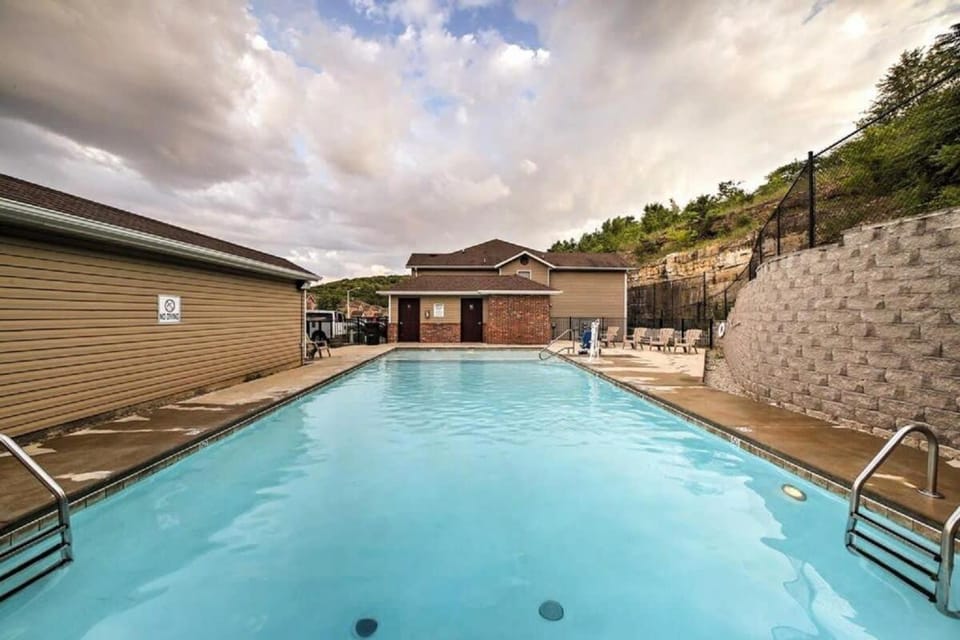 Mystic Cove Condo - Pool - Perfect location House in Branson