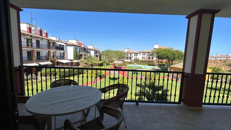 Garden, View (from property/room), Balcony/Terrace, Dining area, Pool view, Swimming pool, Swimming pool