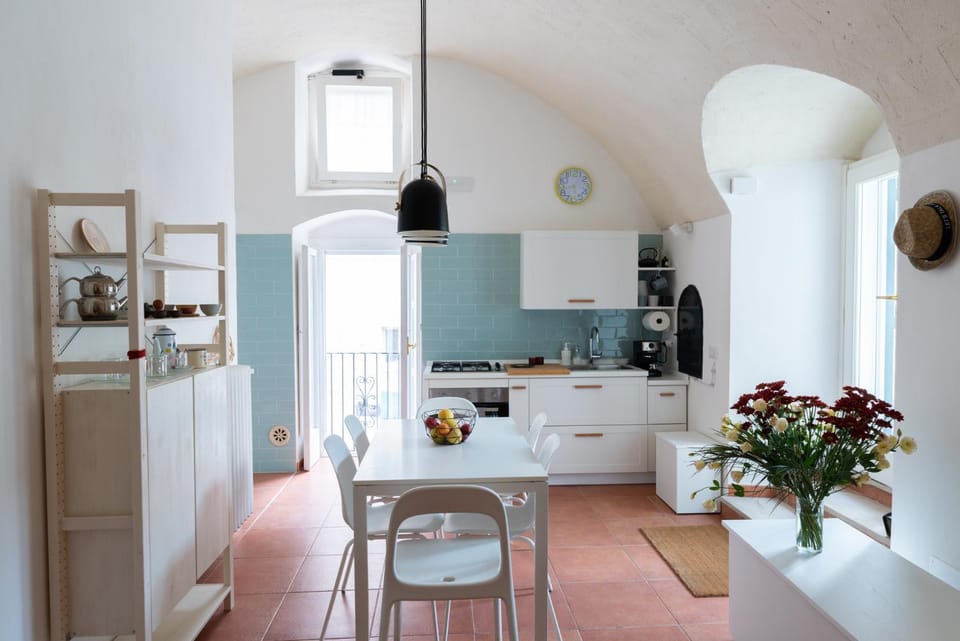 Kitchen or kitchenette, Dining area, oven, stove