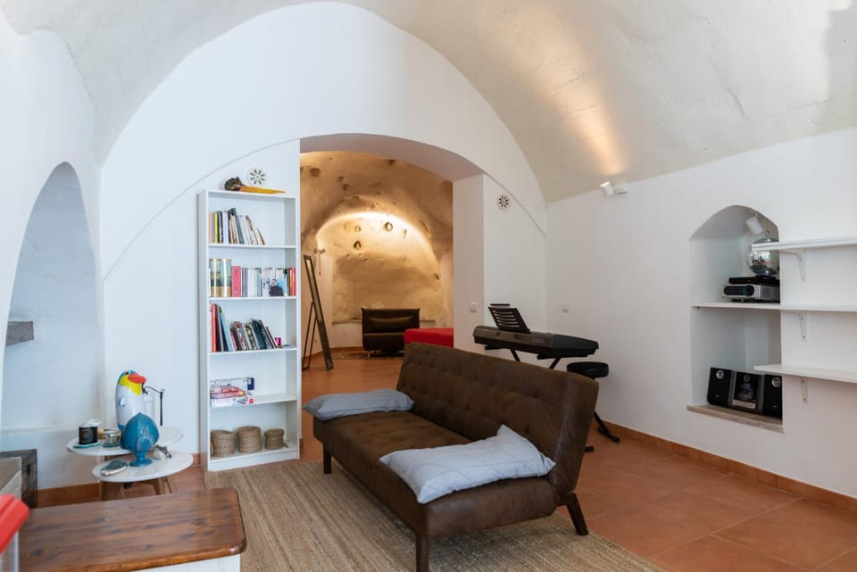Library, Living room, Seating area
