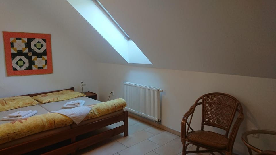 Bed, Photo of the whole room, Seating area, Bedroom