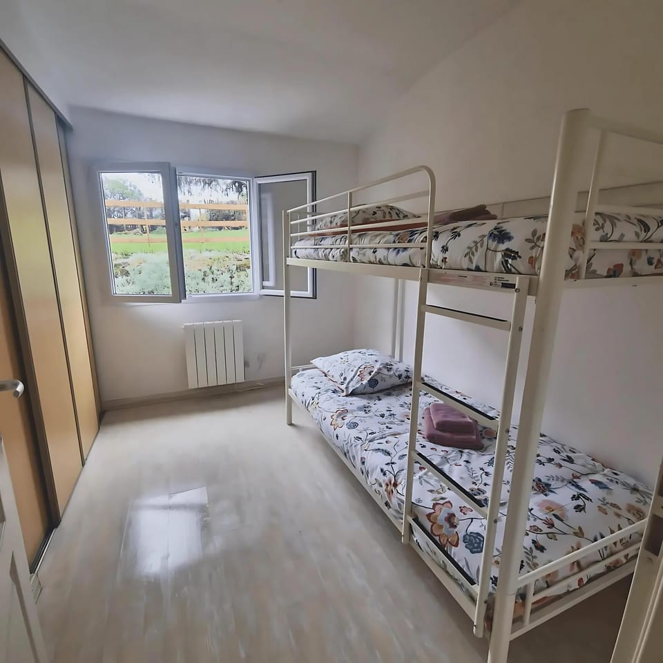 Photo of the whole room, Bedroom, bunk bed