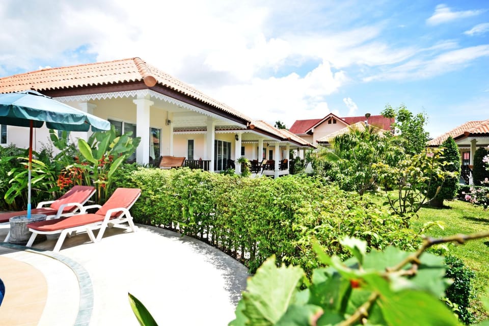 Garden view, Swimming pool, sunbed