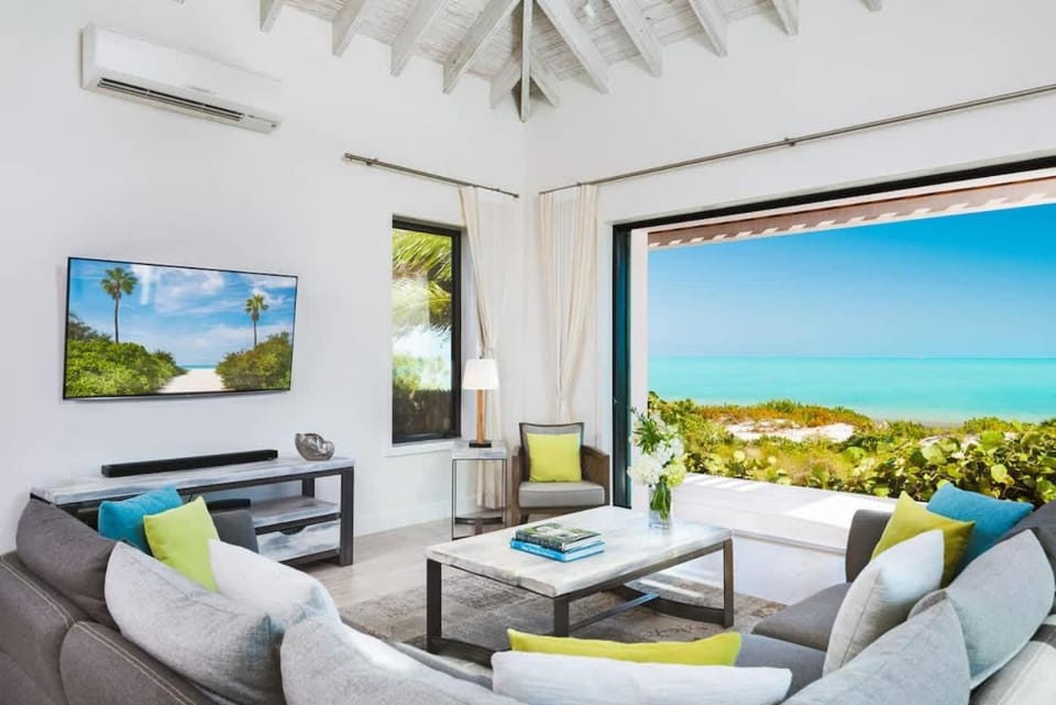 Brise De Mer 2 BR Villa - Beachfront Villa in Grace Bay