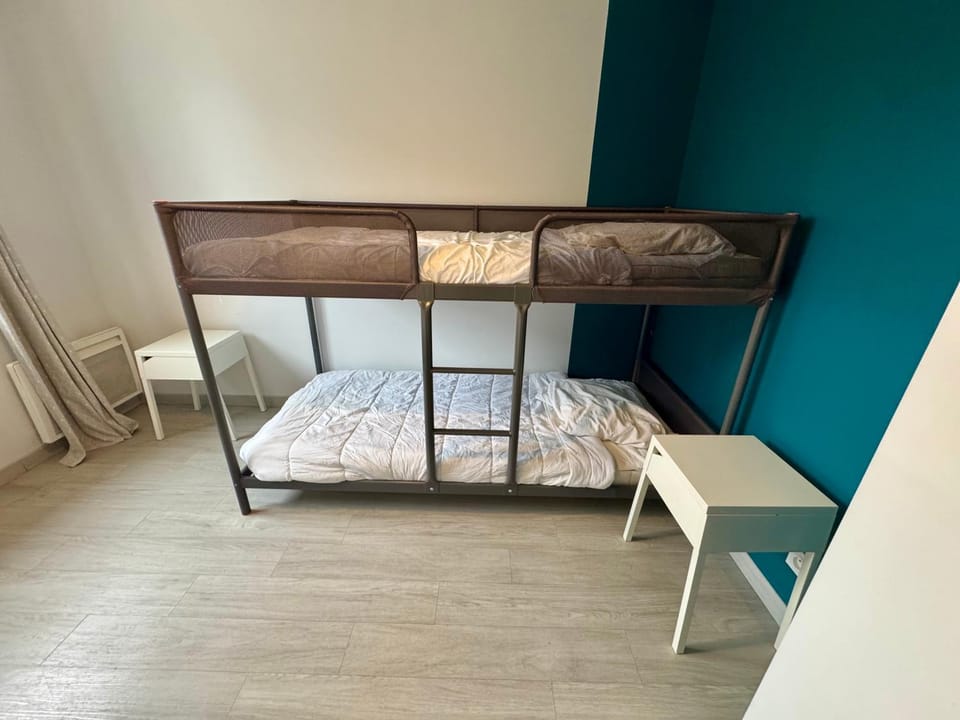 Bed, Photo of the whole room, bunk bed