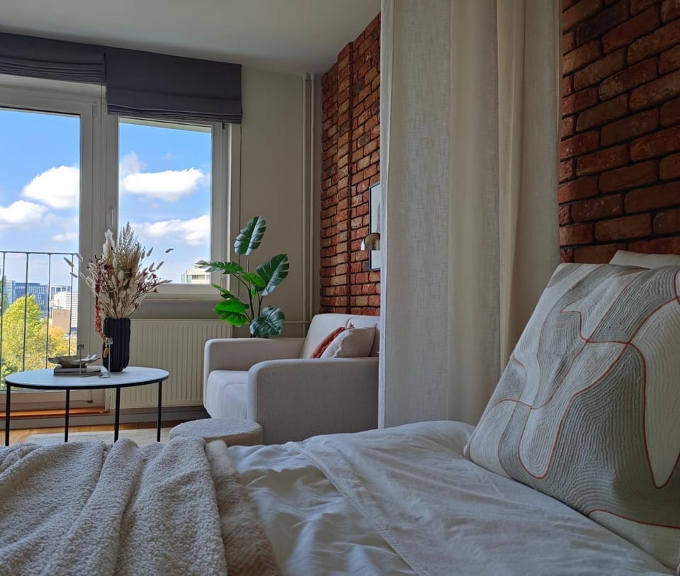 Bed, Seating area, Bedroom