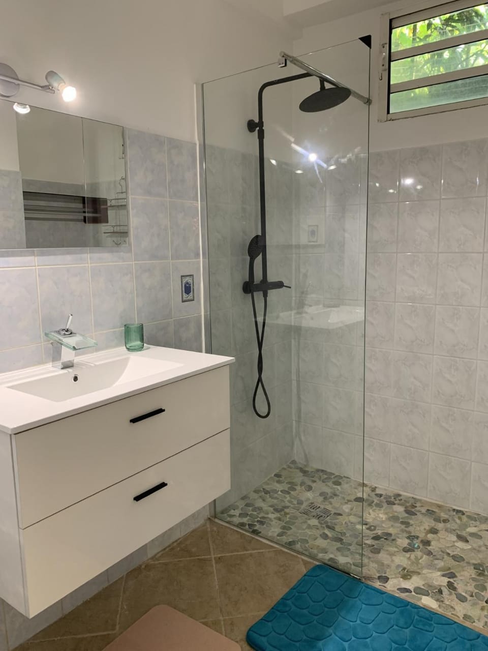 Shower, Bathroom, towels