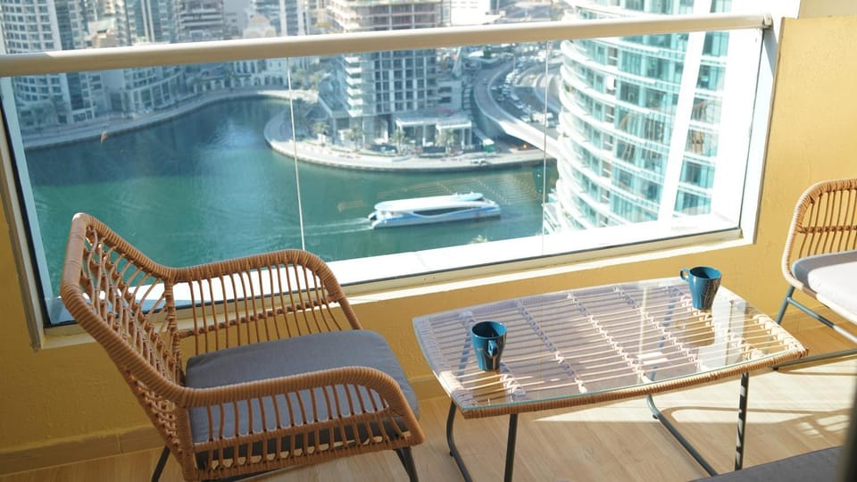 Balcony/Terrace, City view, Lake view