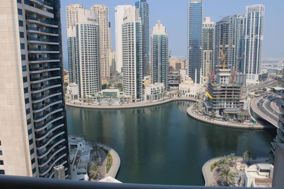 Marina View Spacious 2 BHK Apartment in Dubai
