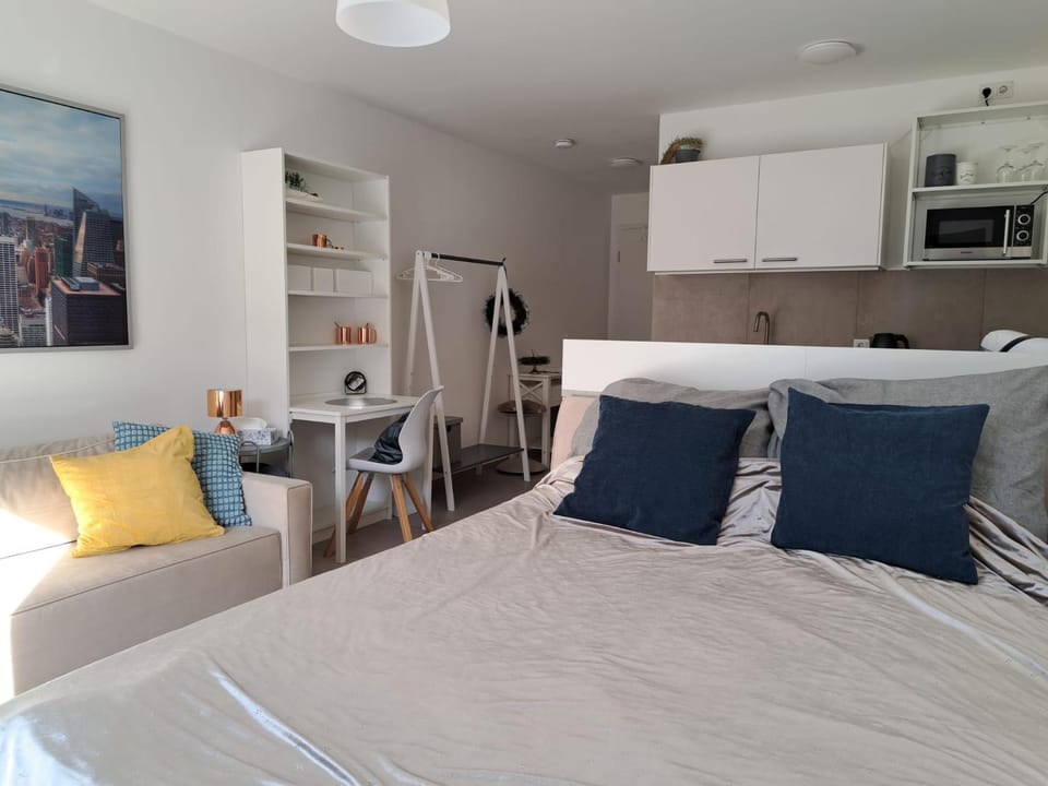 Bed, Photo of the whole room