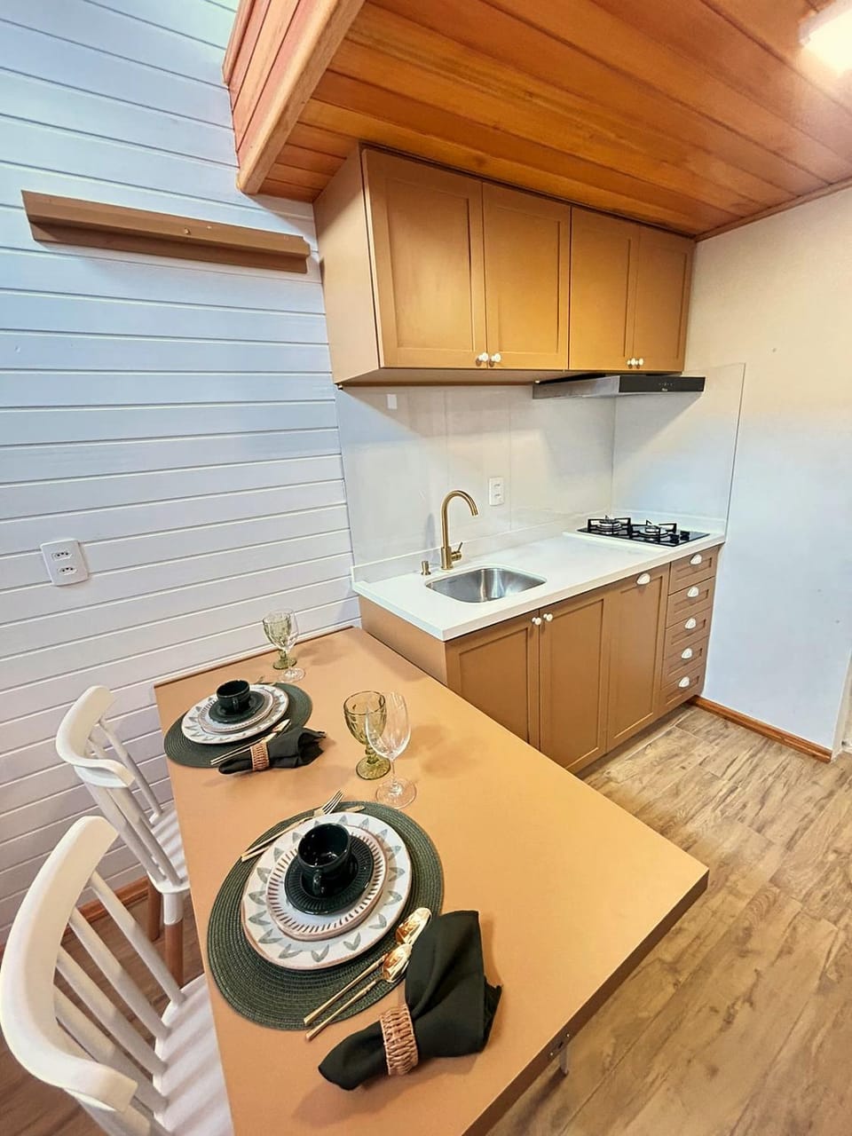Kitchen or kitchenette, Dining area, stove