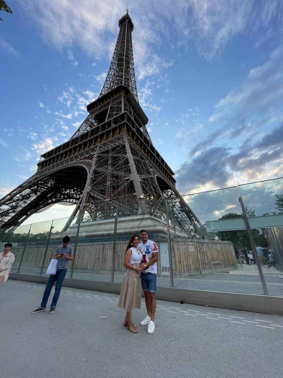 10 minutes walk from the beautiful Eiffel Tower Apartment in Paris