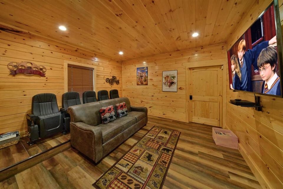 Mtn cabin w fireworks view! Heated pool & hot tub Cabin in Pigeon Forge