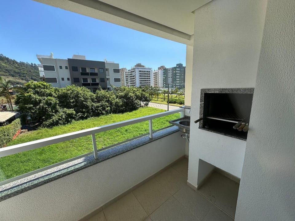 Cód 60 - Apartamento á 250 m do mar Apartment in Florianopolis