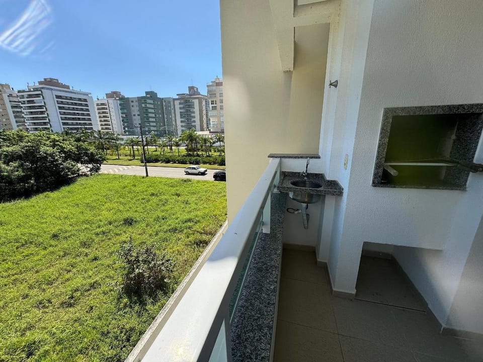 Cód 60 - Apartamento á 250 m do mar Apartment in Florianopolis