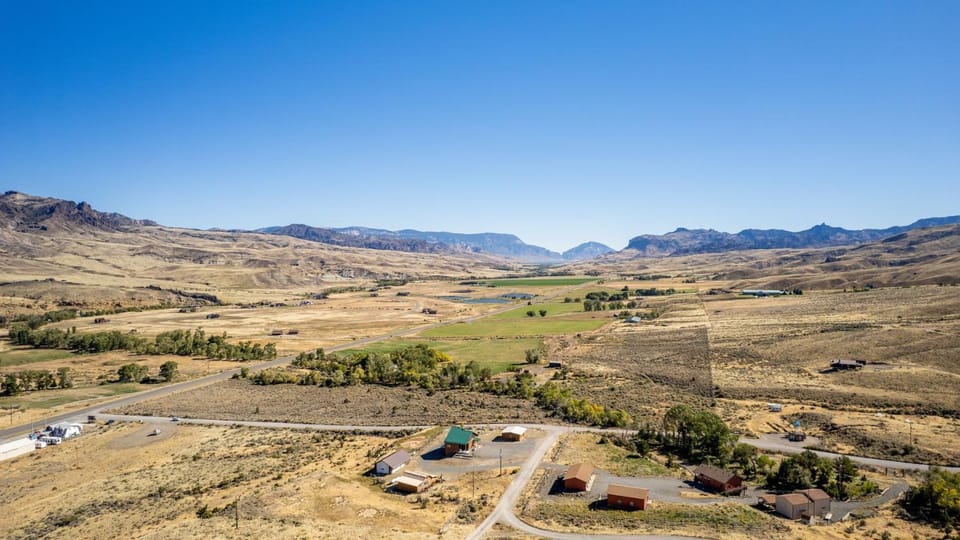 The Yellowstone- Soak in Panoramic Views, Wapiti Cabin, Dogs OK Cabin in Wyoming