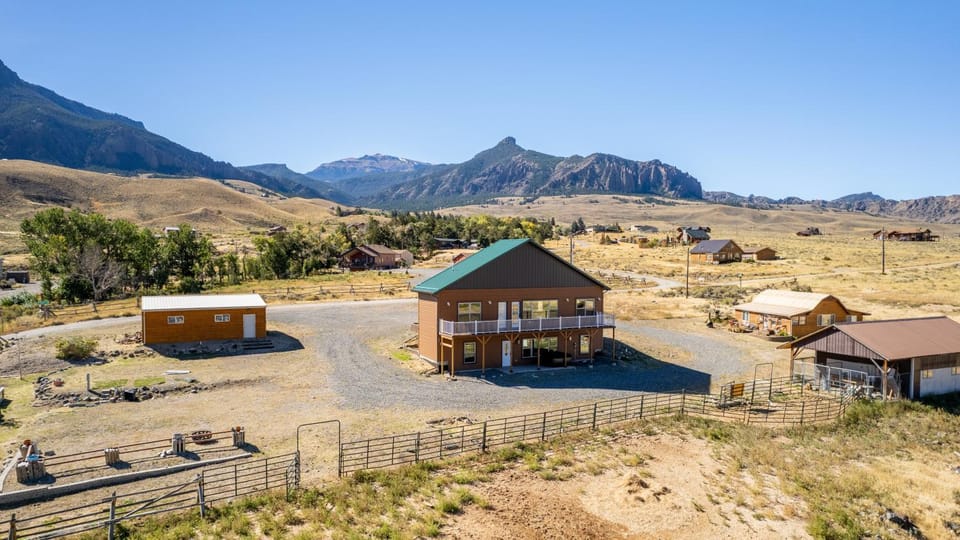 Property building, Natural landscape, Mountain view