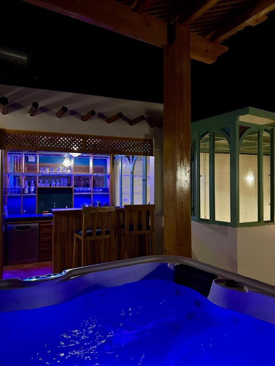 Patio, Hot Tub, Lounge or bar
