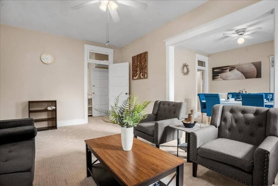 Entire Spacious Home Near DC Villa in Arlington