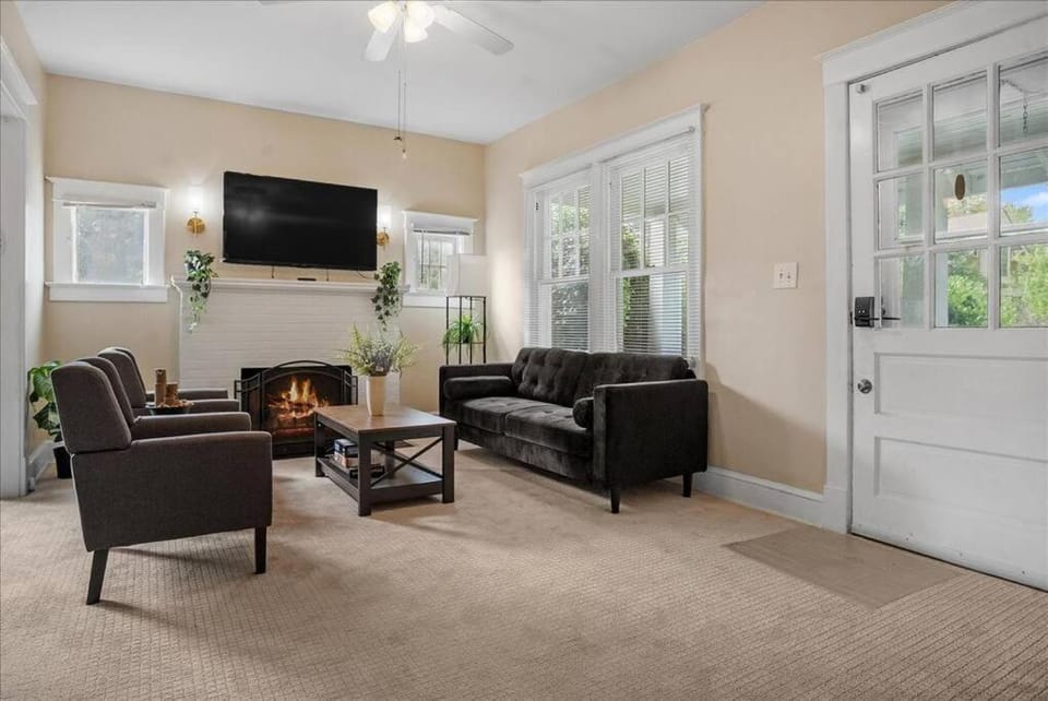 Entire Spacious Home Near DC Villa in Arlington