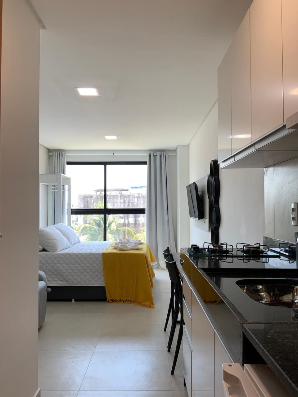 TV and multimedia, Kitchen or kitchenette, Photo of the whole room, Bedroom, stove