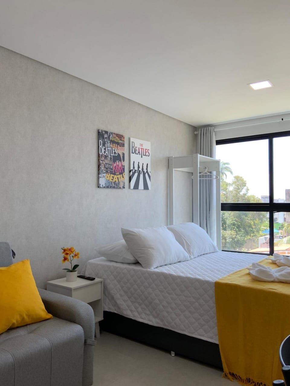 Bed, Photo of the whole room, Seating area, Bedroom