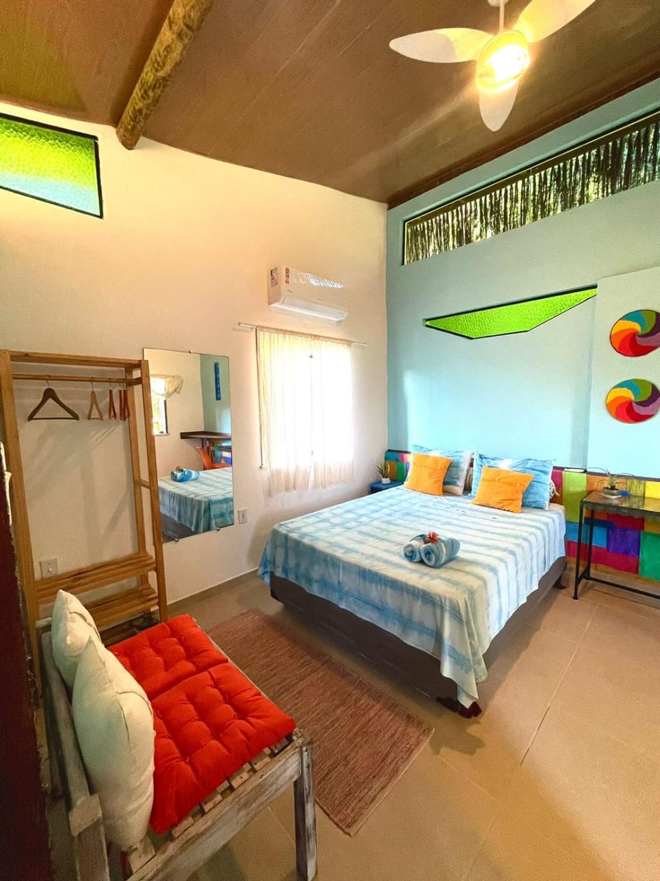 Bed, Living room, Photo of the whole room, Bedroom, air conditioner