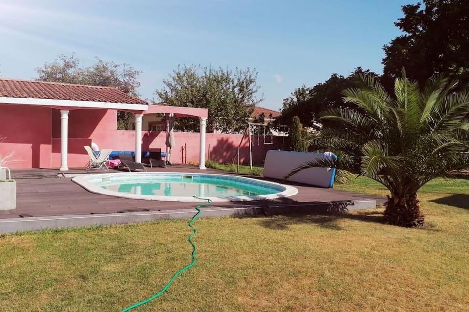 Villa avec piscine, Spa, terrain de pétanque, baby foot, ping pong Villa in Occitanie