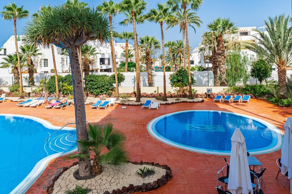 Day, Swimming pool