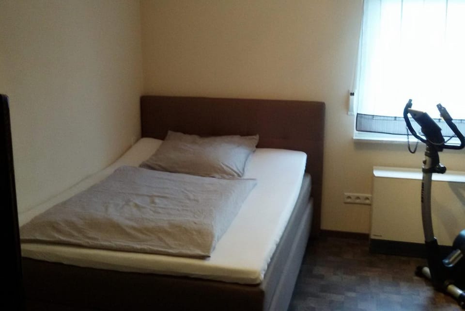 Bed, TV and multimedia, Photo of the whole room, Bedroom, air conditioner