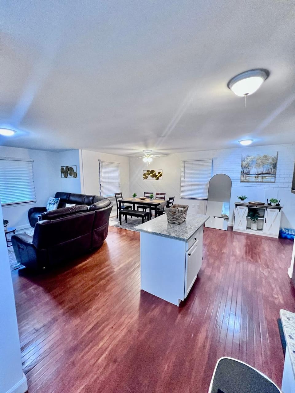 Comfortable 3BR Close to All Apartment in Kettering