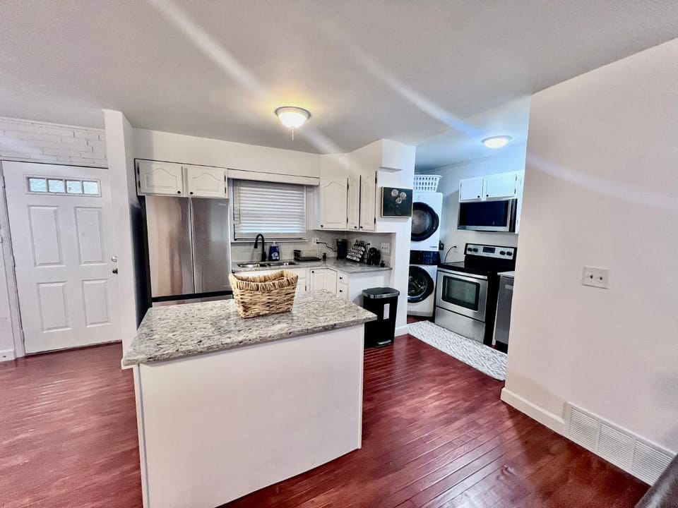 Comfortable 3BR Close to All Apartment in Kettering